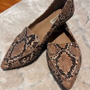 Steve Madden Tan and Black Textured Flats